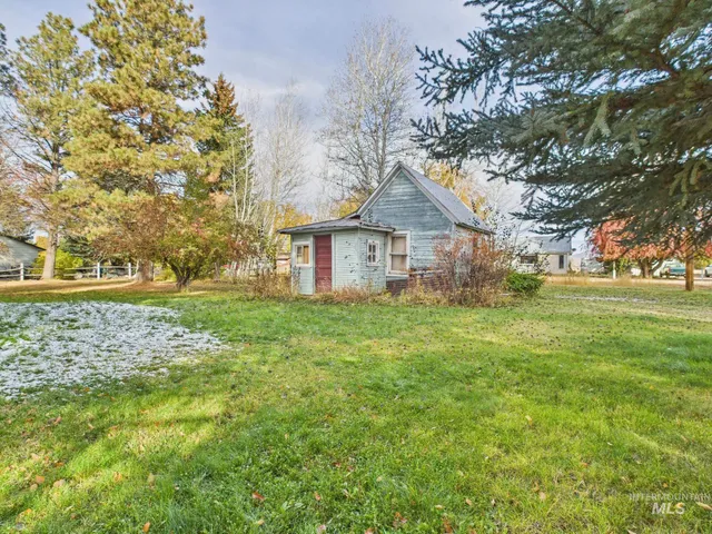 $284,000 | 913 1st Street West, Fairfield, ID 83327