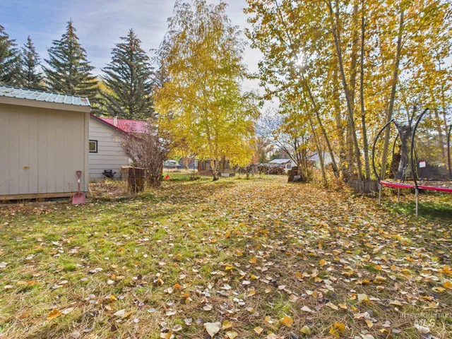 $284,000 | 913 1st Street West, Fairfield, ID 83327