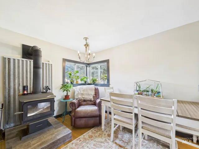 $284,000 | 913 1st Street West, Fairfield, ID 83327