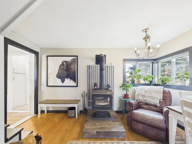 $284,000 | 913 1st Street West, Fairfield, ID 83327