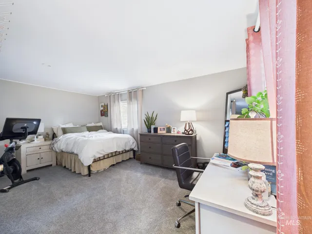 $284,000 | 913 1st Street West, Fairfield, ID 83327