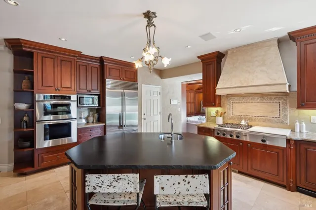 $2,195,000 | 15 Kingswood Drive, Petaluma, CA 94952