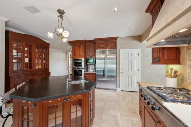 $2,195,000 | 15 Kingswood Drive, Petaluma, CA 94952