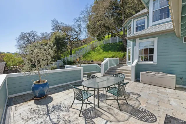 $2,195,000 | 15 Kingswood Drive, Petaluma, CA 94952