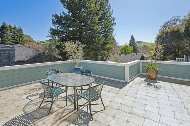 $2,195,000 | 15 Kingswood Drive, Petaluma, CA 94952