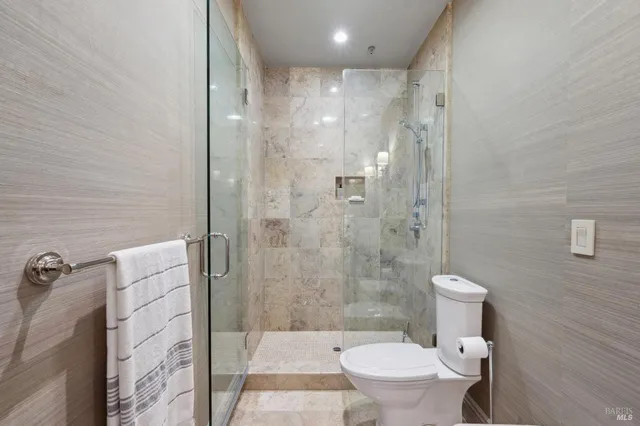 $2,195,000 | 15 Kingswood Drive, Petaluma, CA 94952