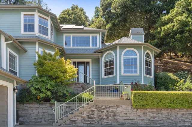 $2,195,000 | 15 Kingswood Drive, Petaluma, CA 94952