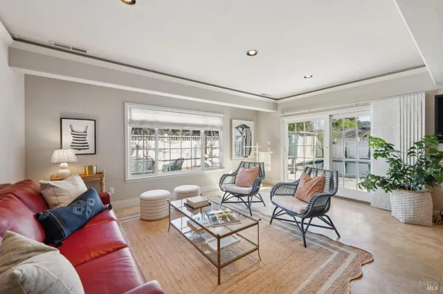 $2,195,000 | 15 Kingswood Drive, Petaluma, CA 94952