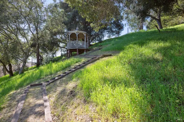 $2,195,000 | 15 Kingswood Drive, Petaluma, CA 94952