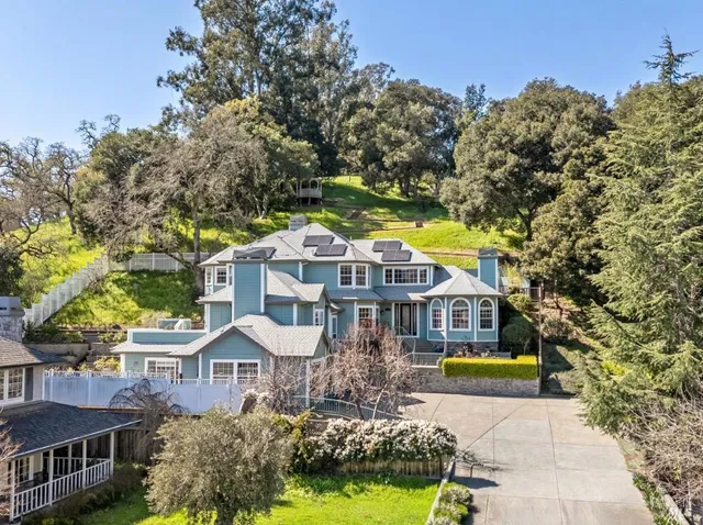 $2,195,000 | 15 Kingswood Drive, Petaluma, CA 94952
