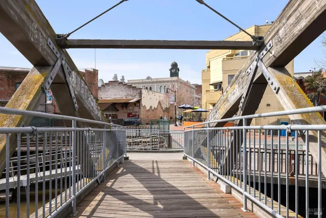 $2,195,000 | 15 Kingswood Drive, Petaluma, CA 94952