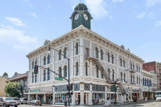 $2,195,000 | 15 Kingswood Drive, Petaluma, CA 94952