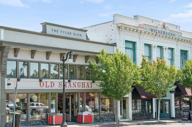 $2,195,000 | 15 Kingswood Drive, Petaluma, CA 94952