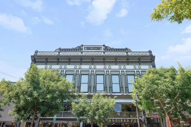 $2,195,000 | 15 Kingswood Drive, Petaluma, CA 94952