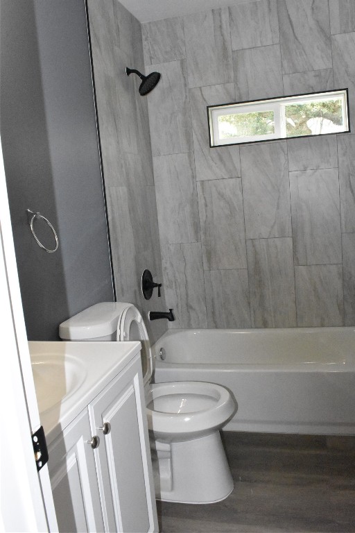 204 Texas Daisetta, TX 77533 - Photo 13 of 21 a bathroom with a toilet and a bathtub