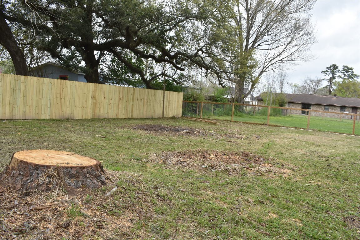 204 Texas Daisetta, TX 77533 - Photo 19 of 21 a backyard of a house