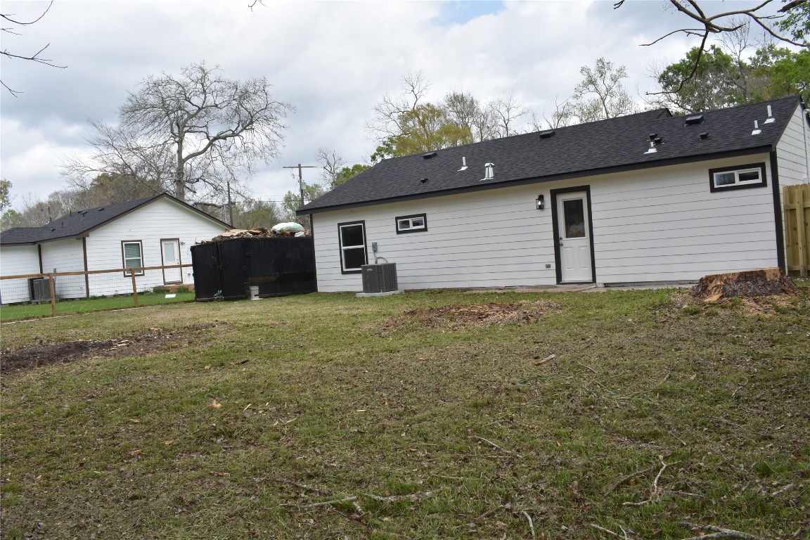 204 Texas Daisetta, TX 77533 - Photo 20 of 21 a house that has a tree in front of it