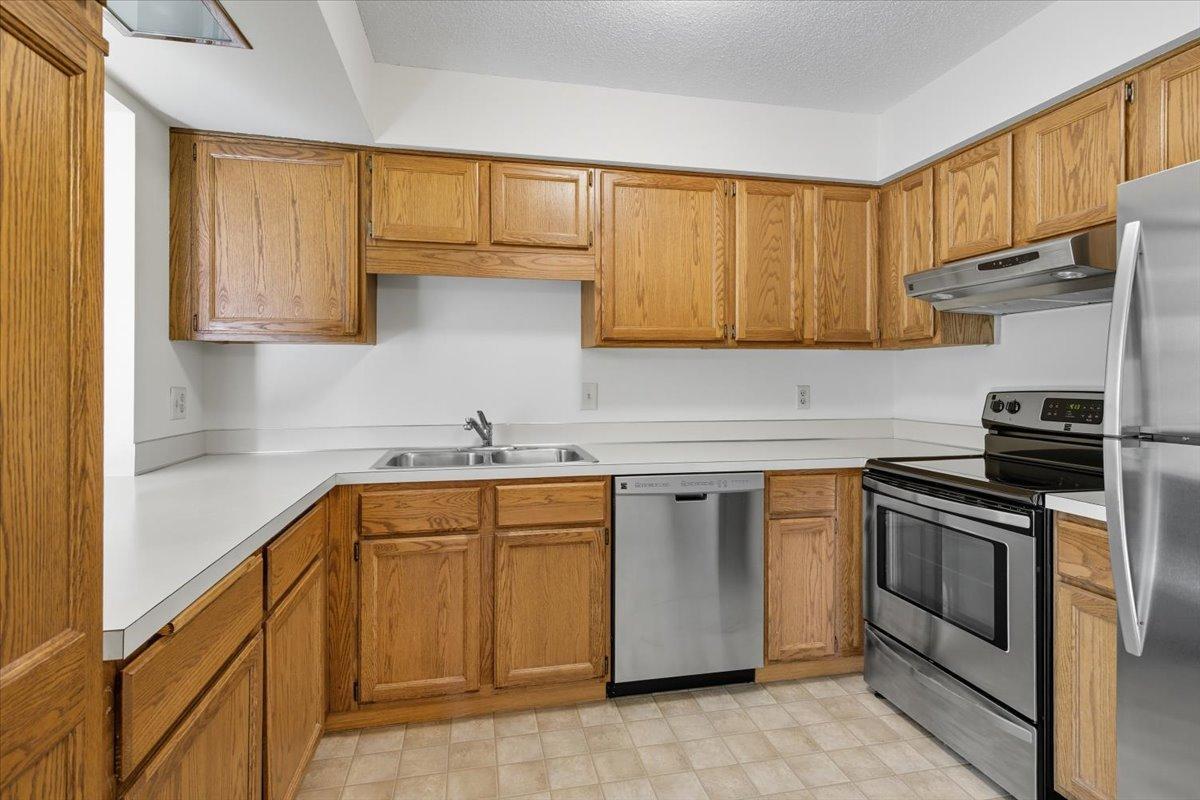 9477 Ranchview Lane North Maple Grove, MN 55369 - Photo 5 of 25 Gallery Image 5