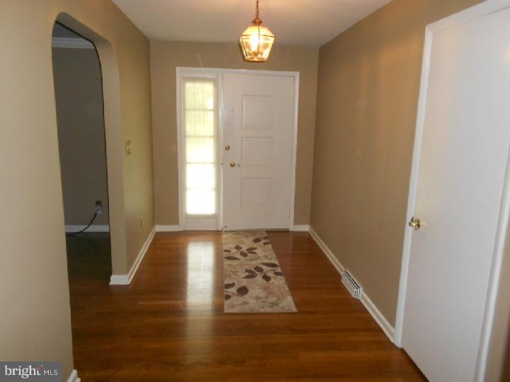 25 Mountainview Road Ewing, NJ 08628 - Photo 4 of 19