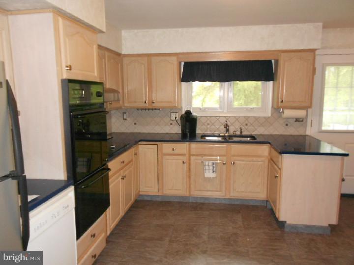 25 Mountainview Road Ewing, NJ 08628 - Photo 8 of 19