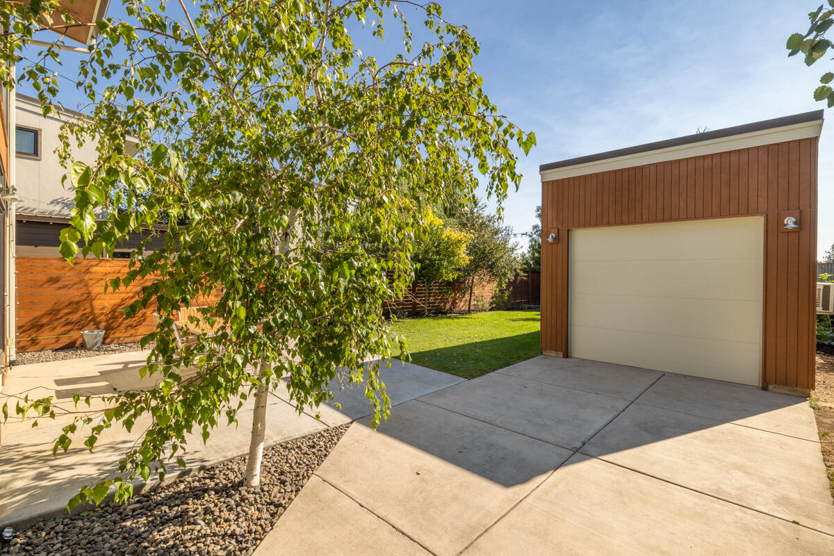 61274 Blakely Road Bend, OR 97702 - Photo 26 of 32 a view of backyard with garden