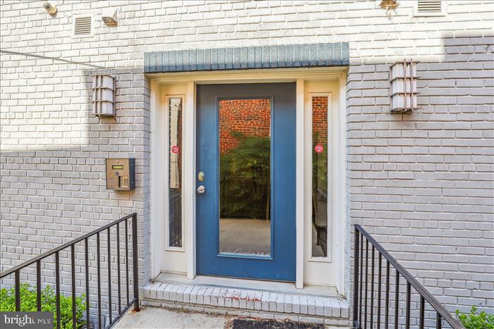 1340 Nicholson Street Northwest, Unit 2 Washington, DC 20011 - Photo 3 of 31