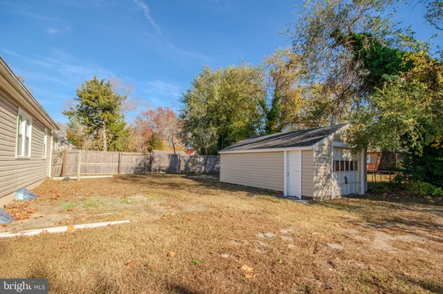 a view of a outdoor space with a house