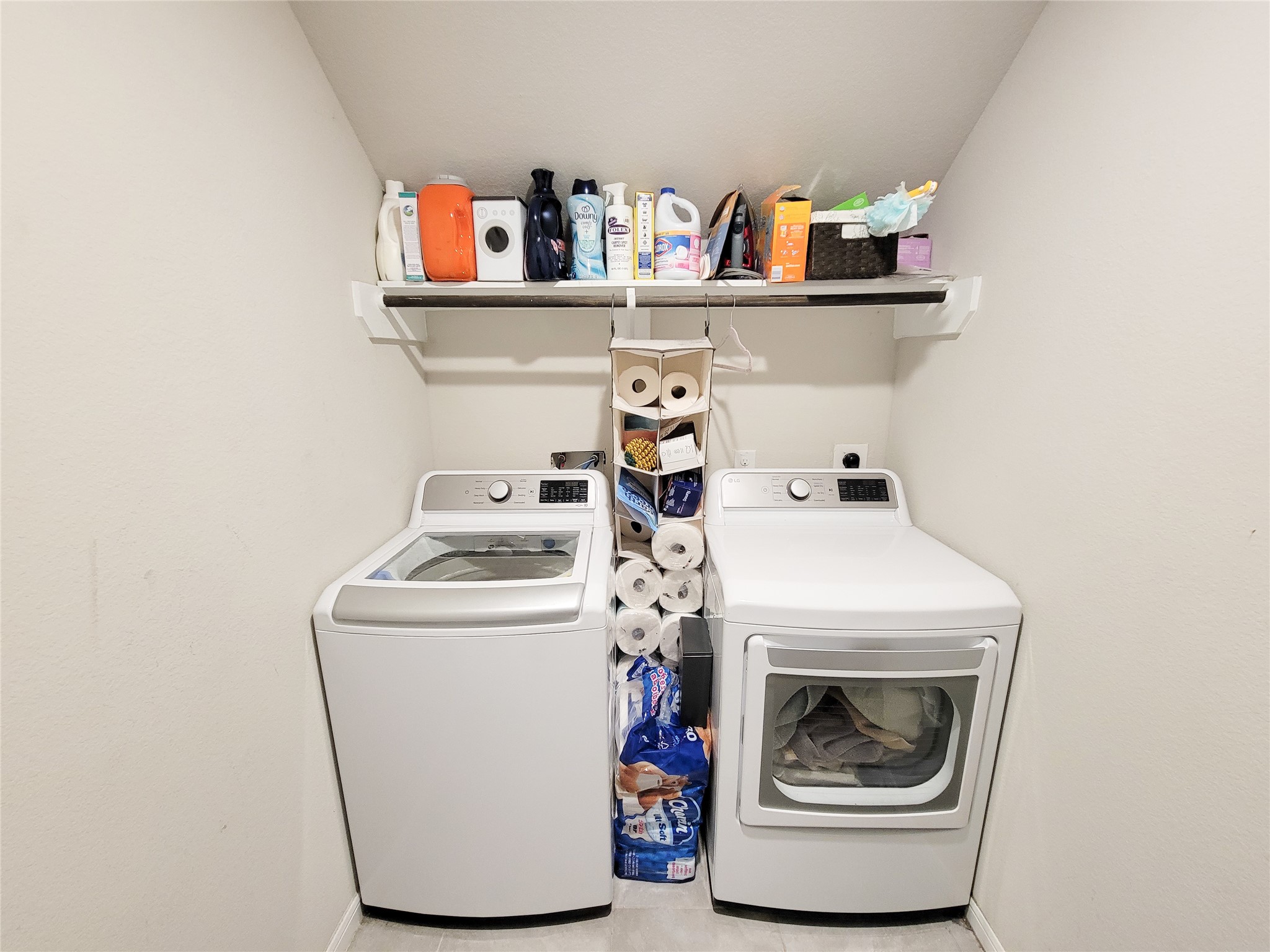 8003 Ecru Lane Rosharon, TX 77583 - Photo 12 of 43 a utility room with dryer and washer