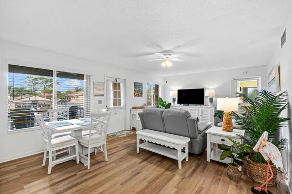 $195,000 | 302 Knotty Pine Circle, Unit A2, Greenacres, FL 33463