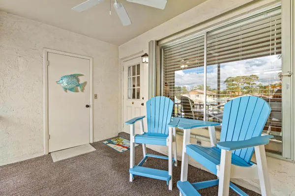 $195,000 | 302 Knotty Pine Circle, Unit A2, Greenacres, FL 33463