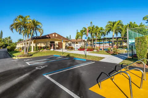 $195,000 | 302 Knotty Pine Circle, Unit A2, Greenacres, FL 33463