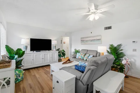 $195,000 | 302 Knotty Pine Circle, Unit A2, Greenacres, FL 33463