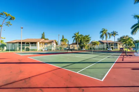 $195,000 | 302 Knotty Pine Circle, Unit A2, Greenacres, FL 33463