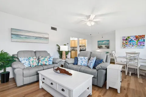 $195,000 | 302 Knotty Pine Circle, Unit A2, Greenacres, FL 33463