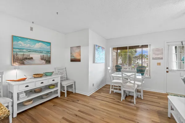 $195,000 | 302 Knotty Pine Circle, Unit A2, Greenacres, FL 33463