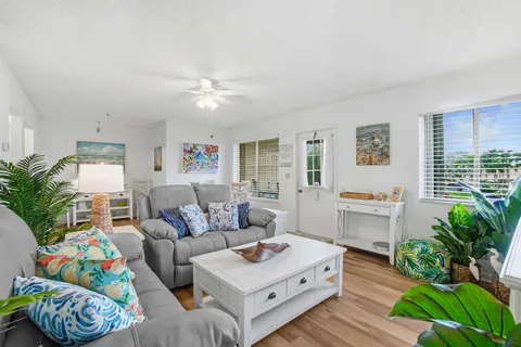 $195,000 | 302 Knotty Pine Circle, Unit A2, Greenacres, FL 33463