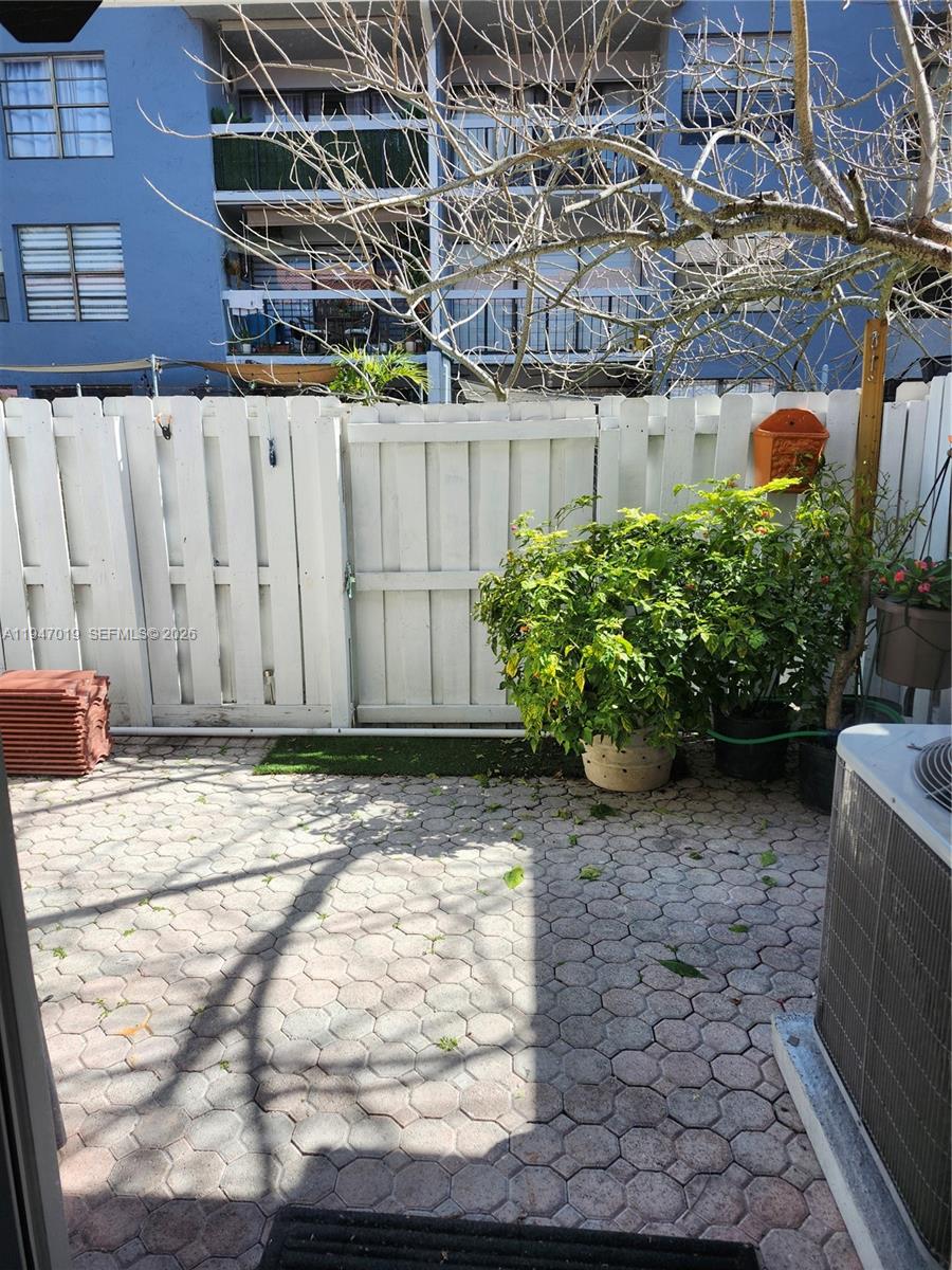 6309 Southwest 138th Place Miami, FL 33183 - Photo 3 of 18