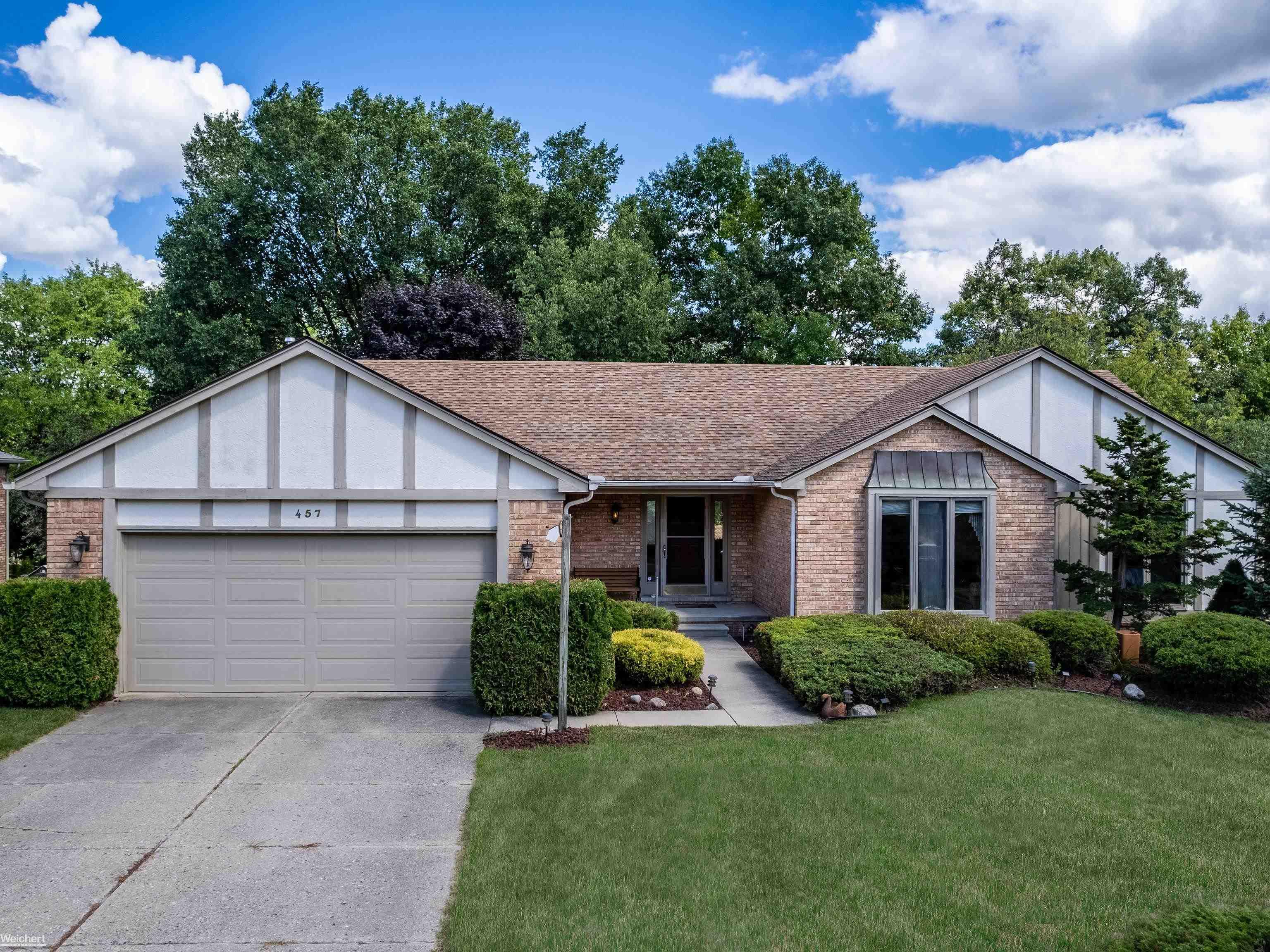 457 Lake Forest Road Rochester, MI 48309 - Photo 1 of 36 Summer photo