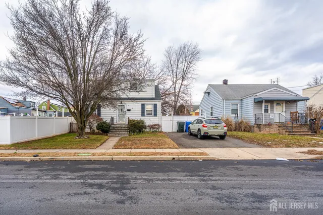a view of a yard in front of a house