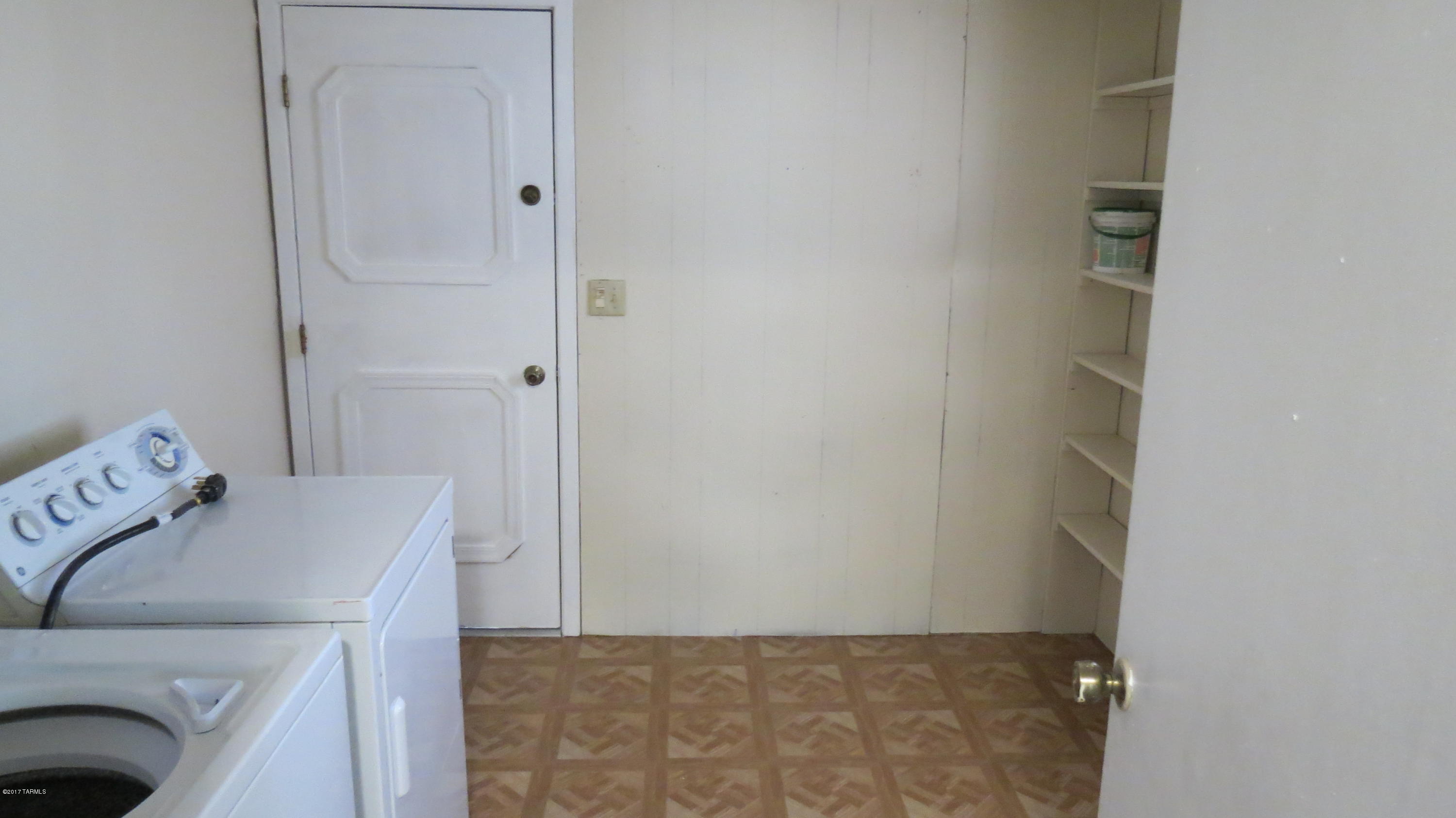 6601 North Mona Lisa Road Tucson, AZ 85741 - Photo 15 of 23 a utility room with dryer and washer