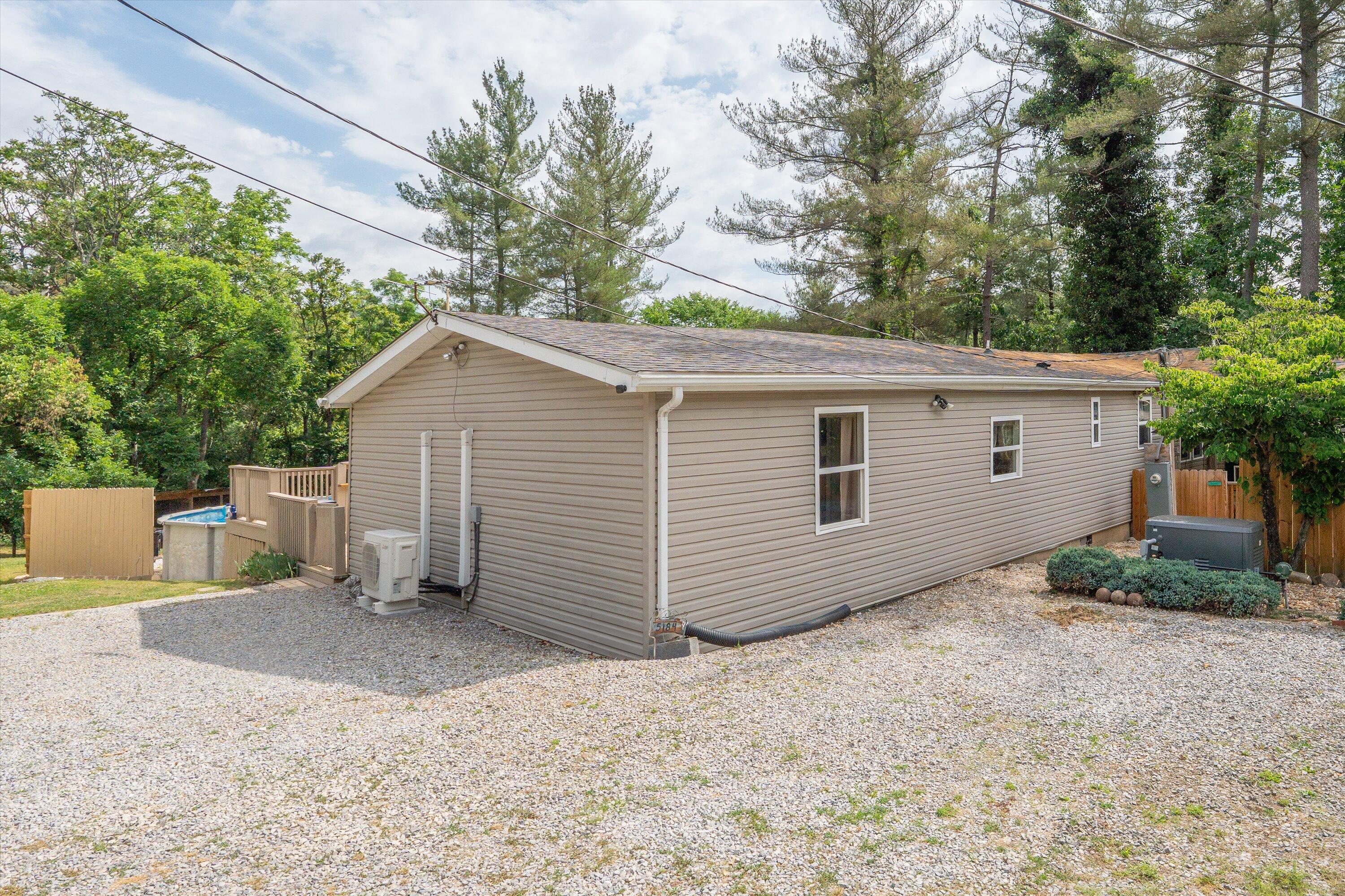5184 North W River Road Salem, VA 24153 - Photo 3 of 48 02-06102026 (15)