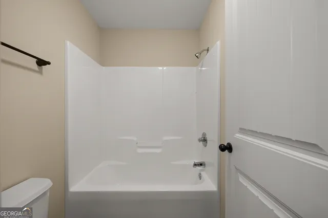 a close view of a bathtub in bathroom