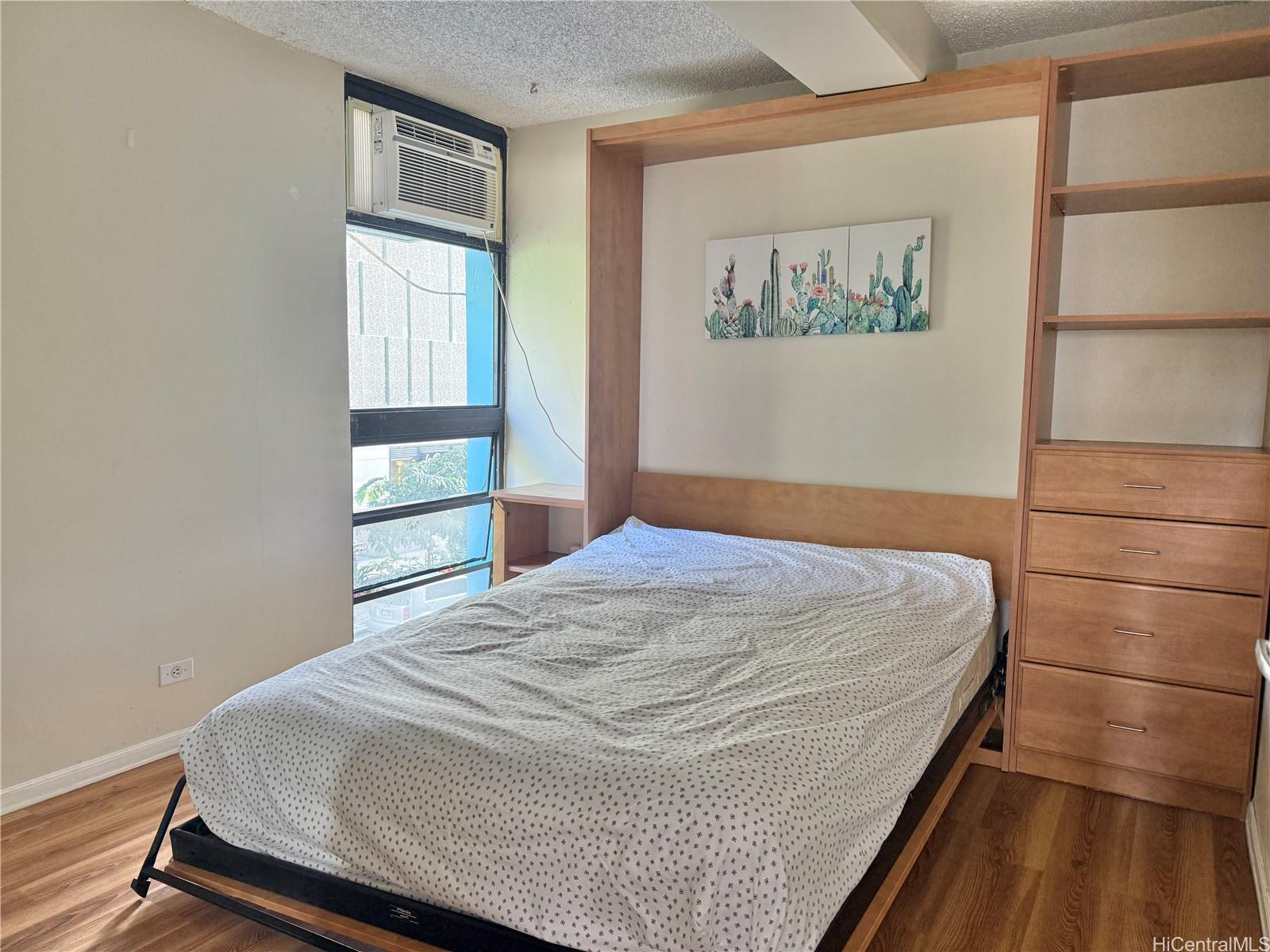 424 Walina Street, Unit 35 Honolulu, HI 96815 - Photo 9 of 15 a bedroom with a bed and a window