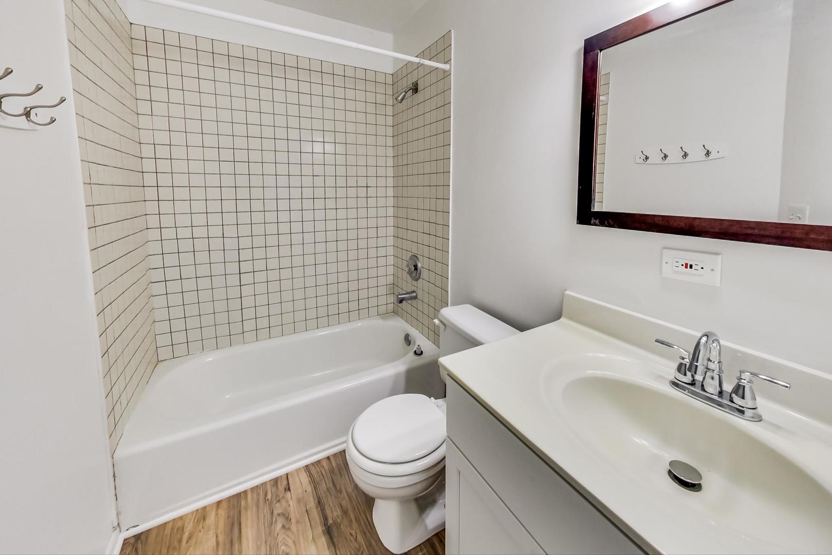 4000 Ridge Road Zion, IL 60099 - Photo 36 of 47 a bathroom with a sink a toilet and bathtub