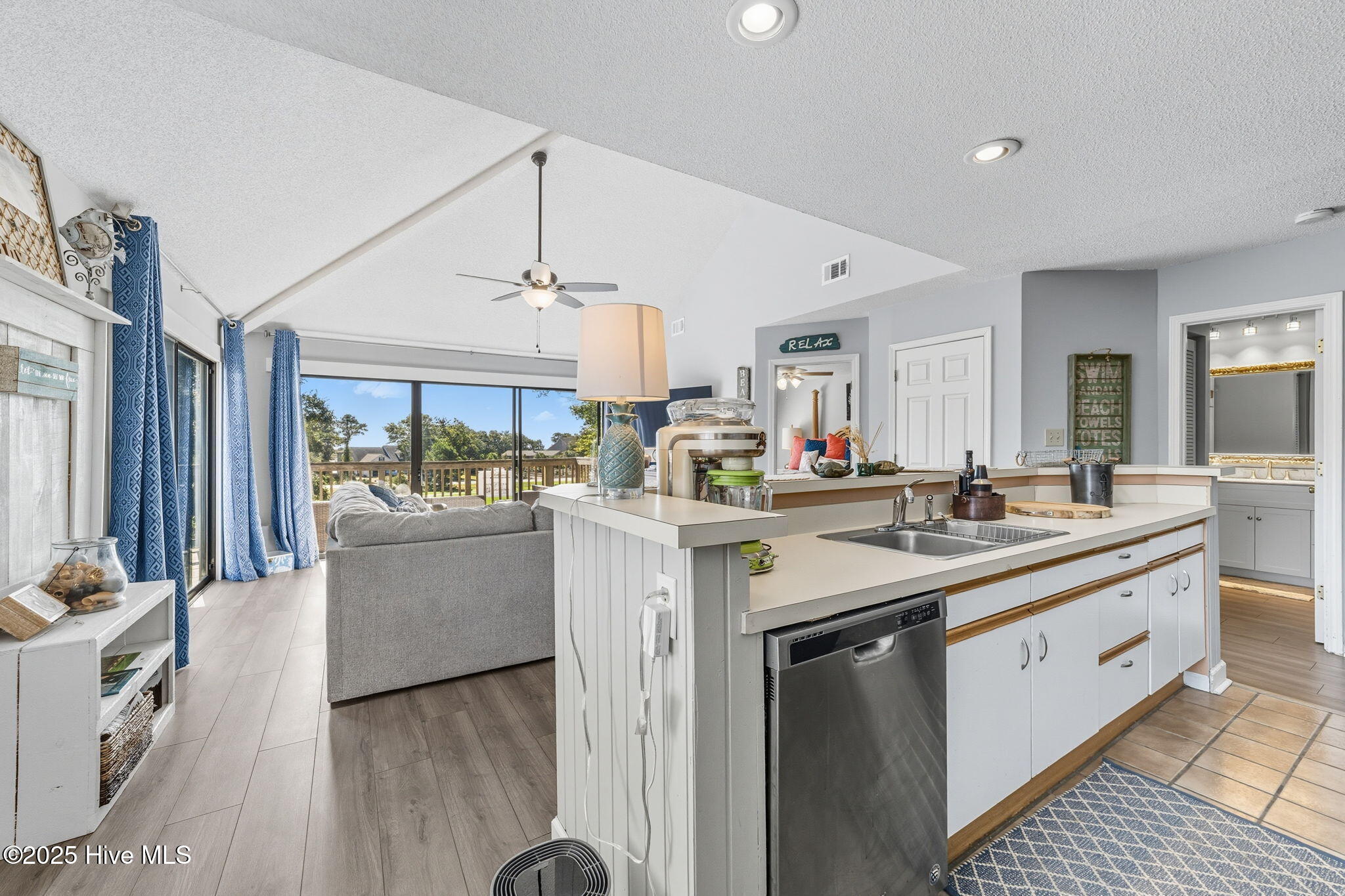 810 Colony Place, Unit 10E Sunset Beach, NC 28468 - Photo 14 of 44 32-web-or-mls-CZ9A0157