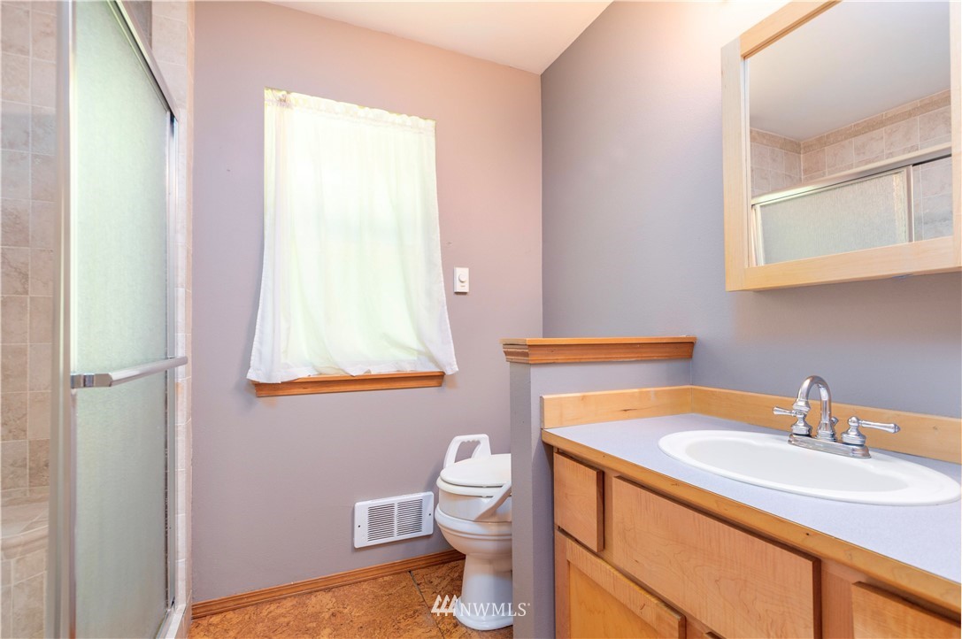 18412 Thorsen Road Southwest Vashon, WA 98070 - Photo 11 of 19