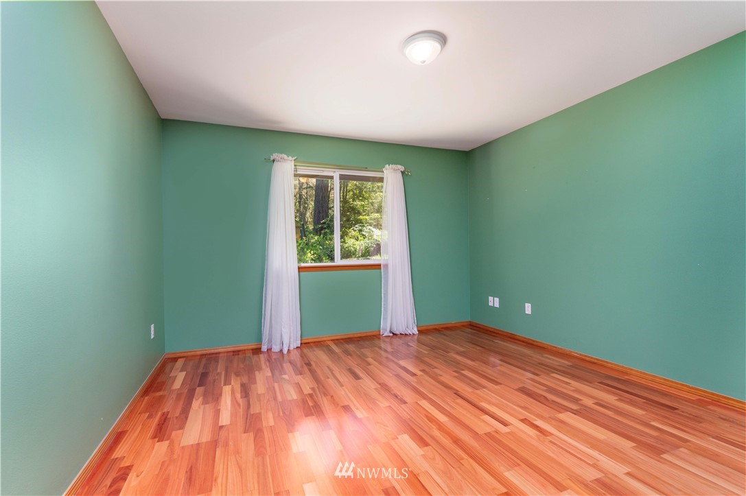 18412 Thorsen Road Southwest Vashon, WA 98070 - Photo 12 of 19