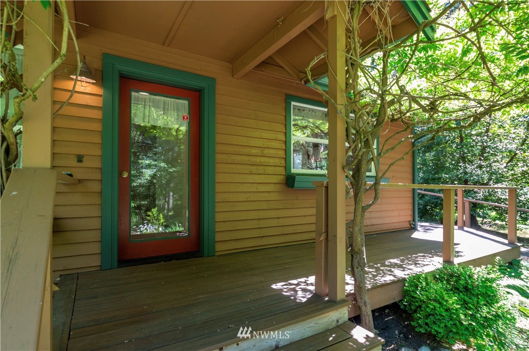 18412 Thorsen Road Southwest Vashon, WA 98070 - Photo 3 of 19