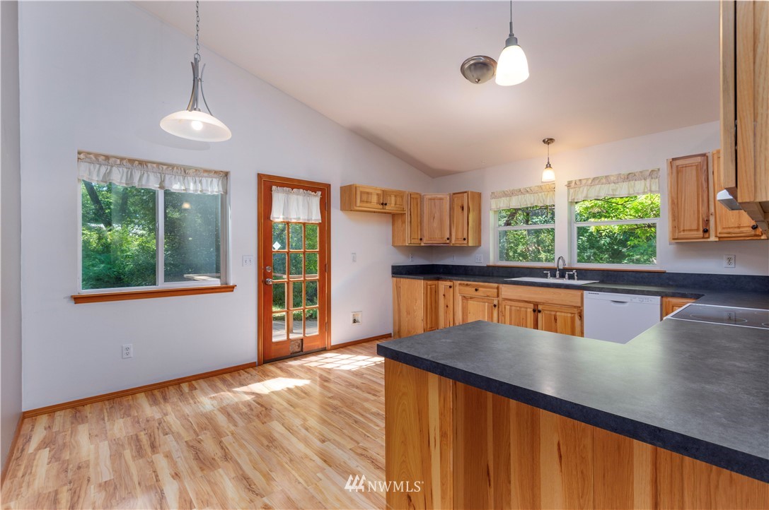 18412 Thorsen Road Southwest Vashon, WA 98070 - Photo 7 of 19