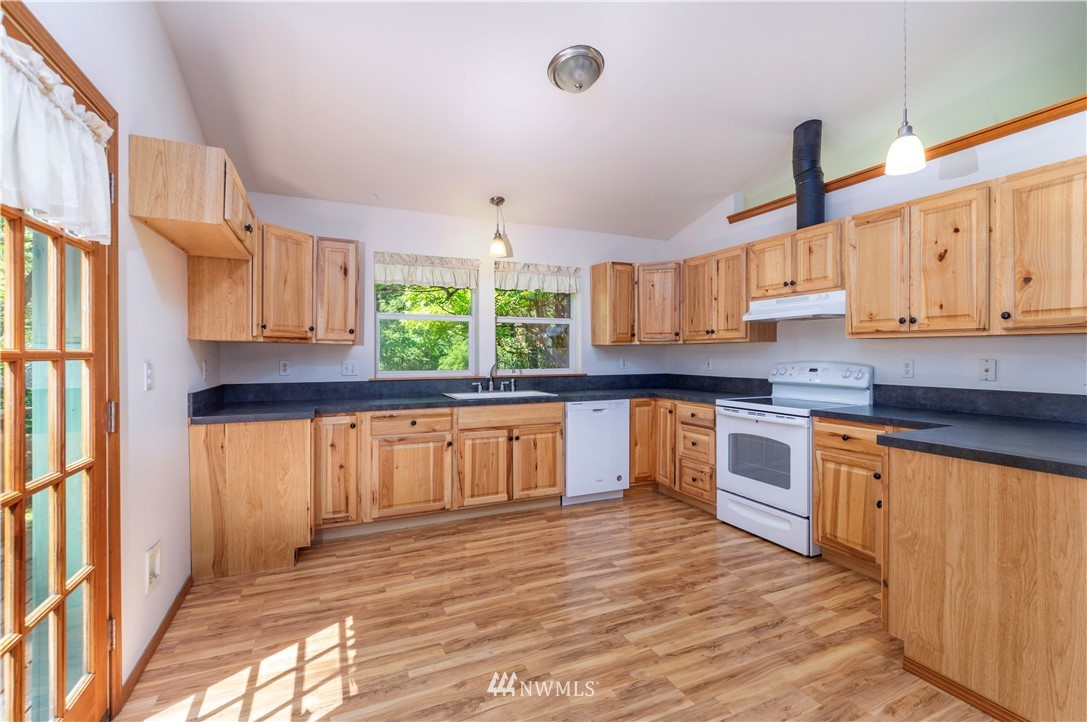 18412 Thorsen Road Southwest Vashon, WA 98070 - Photo 8 of 19